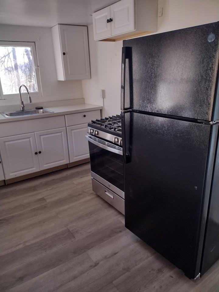 817 Thompson St #2 - Photo 5 of 7