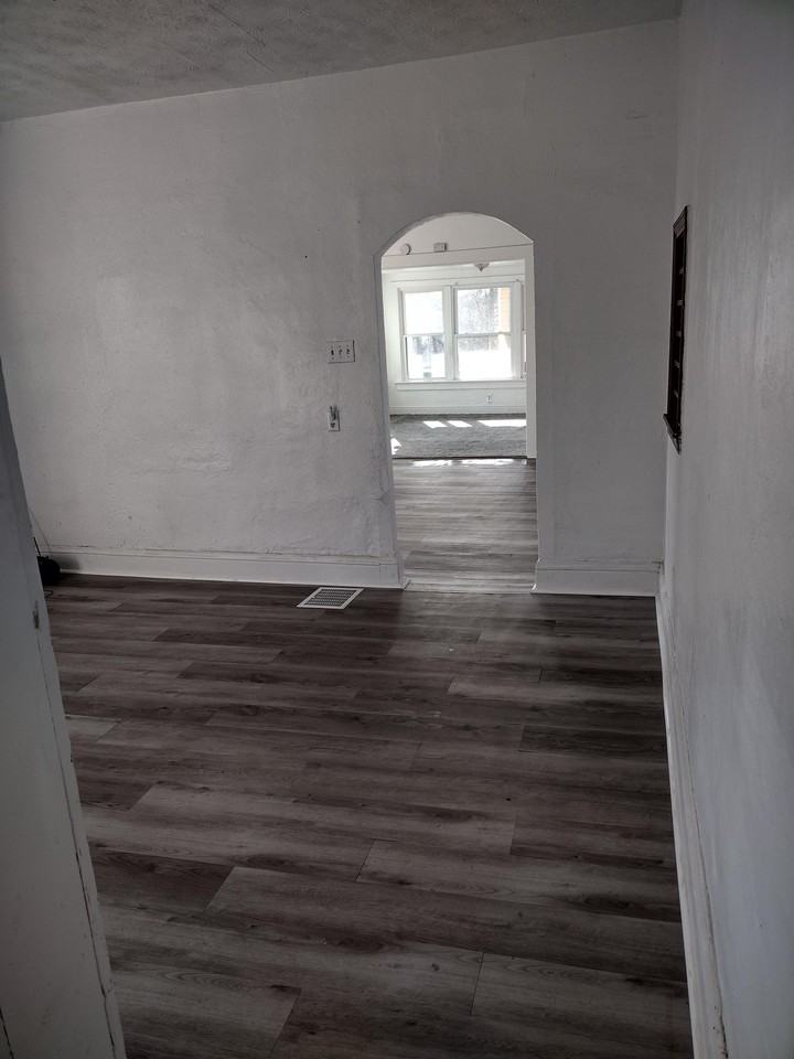 817 Thompson St #2 - Photo 6 of 7