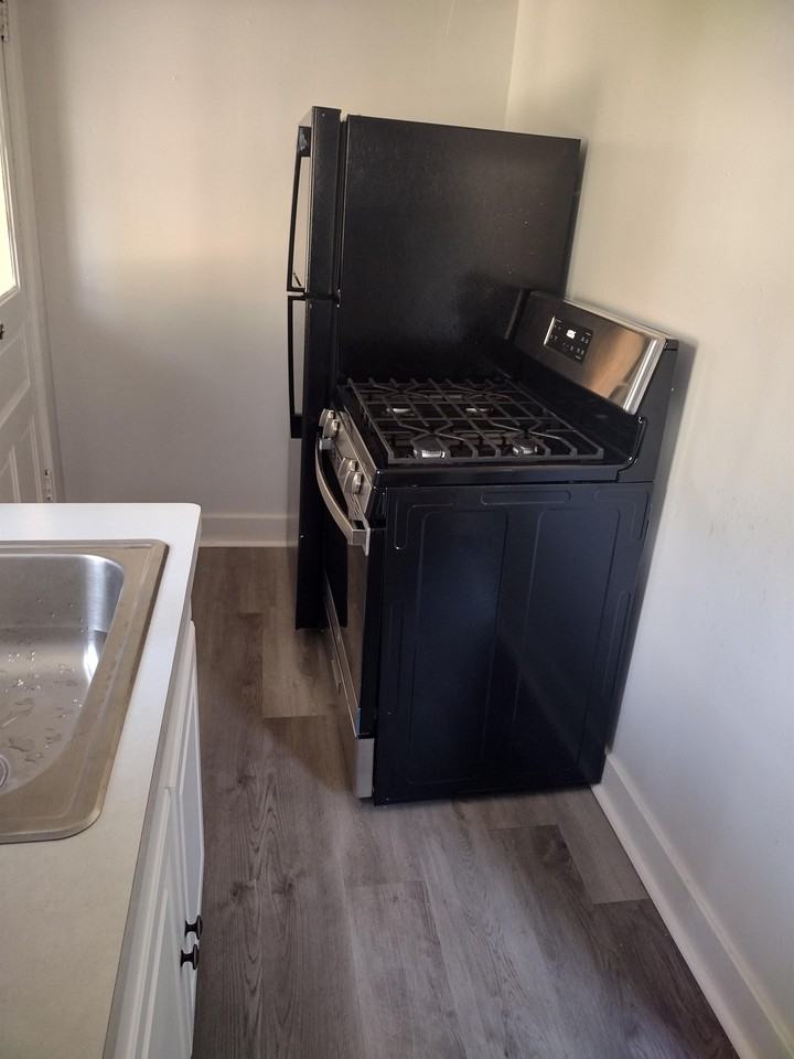 817 Thompson St #2 - Photo 7 of 7