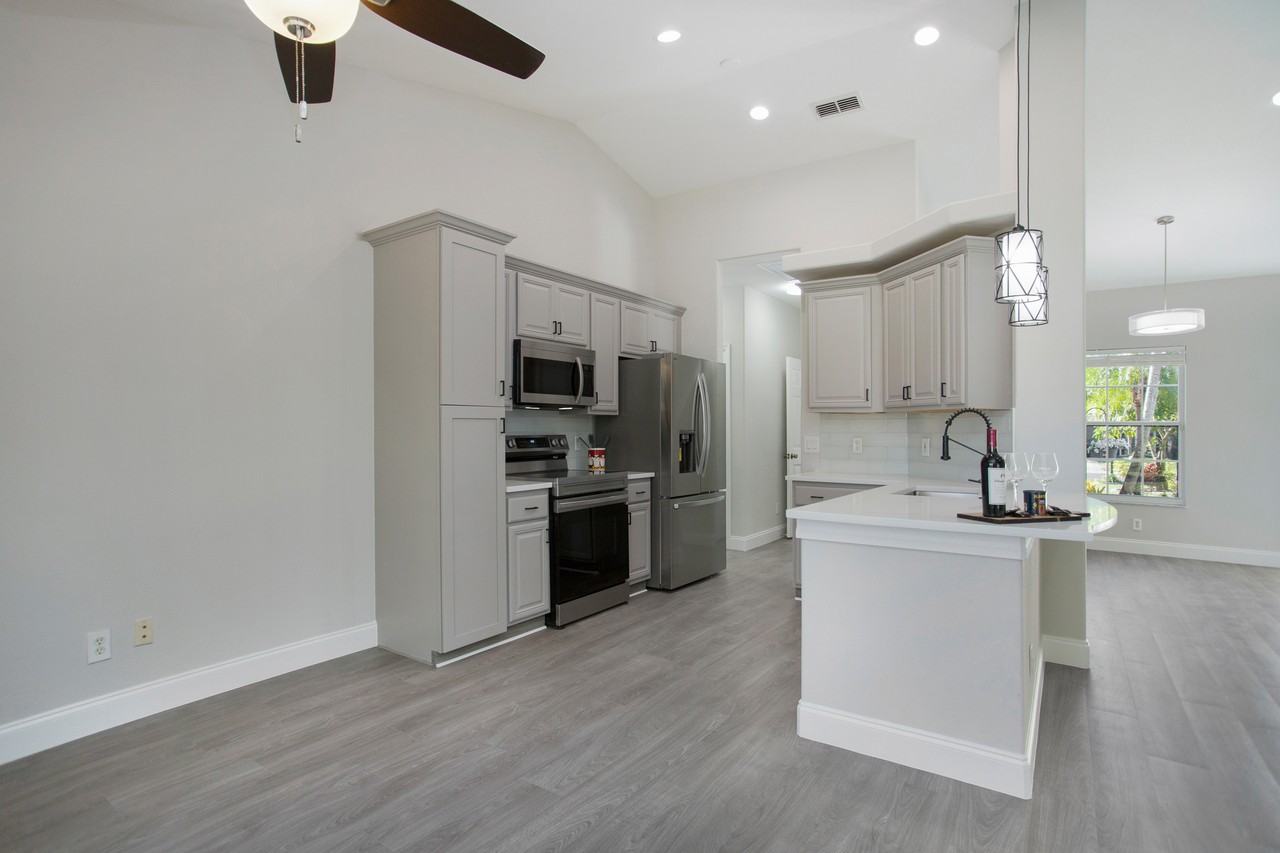 2921 Inlet Cove Lane East - Photo 4 of 52