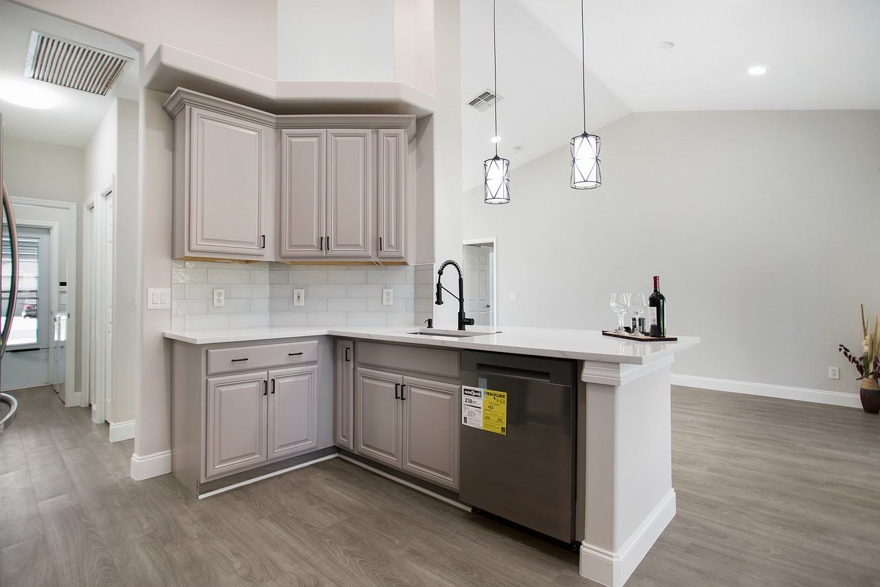 2921 Inlet Cove Lane East - Photo 7 of 52