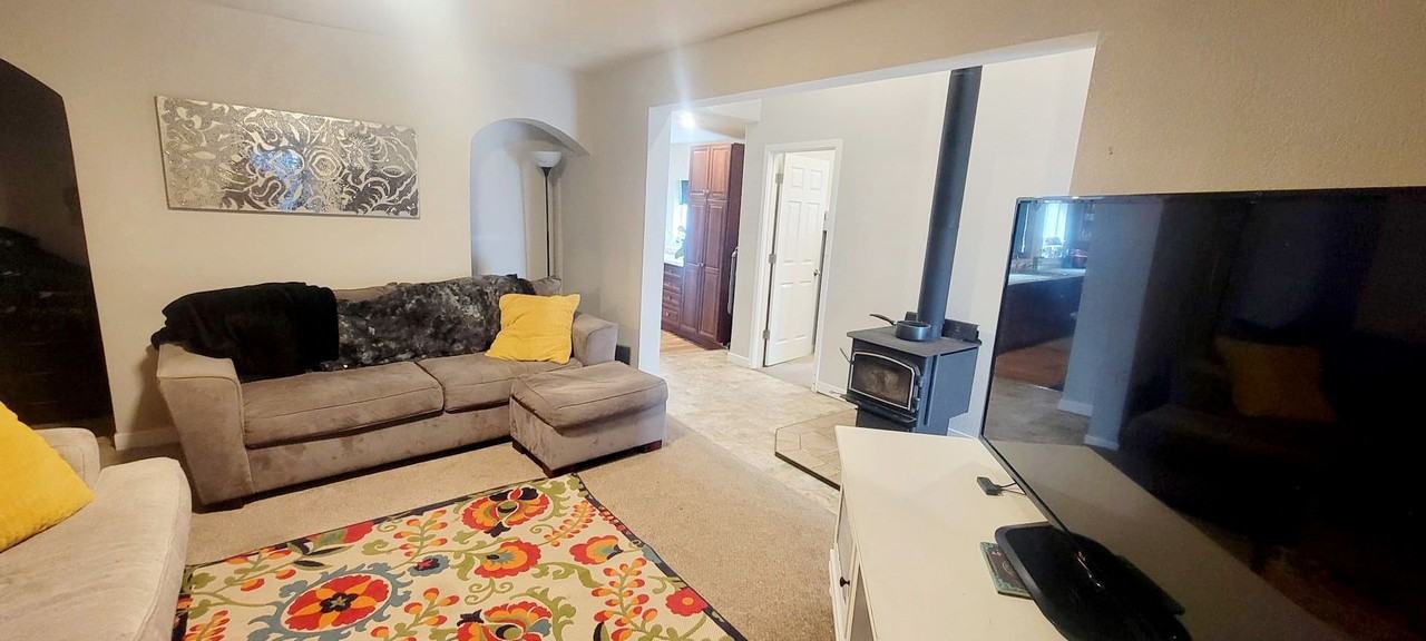 11869 Jade St - Photo 5 of 24