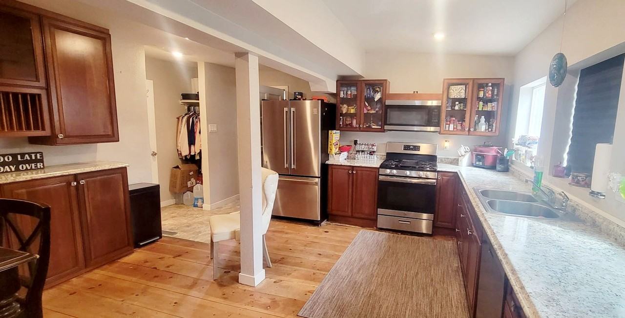 11869 Jade St - Photo 7 of 24