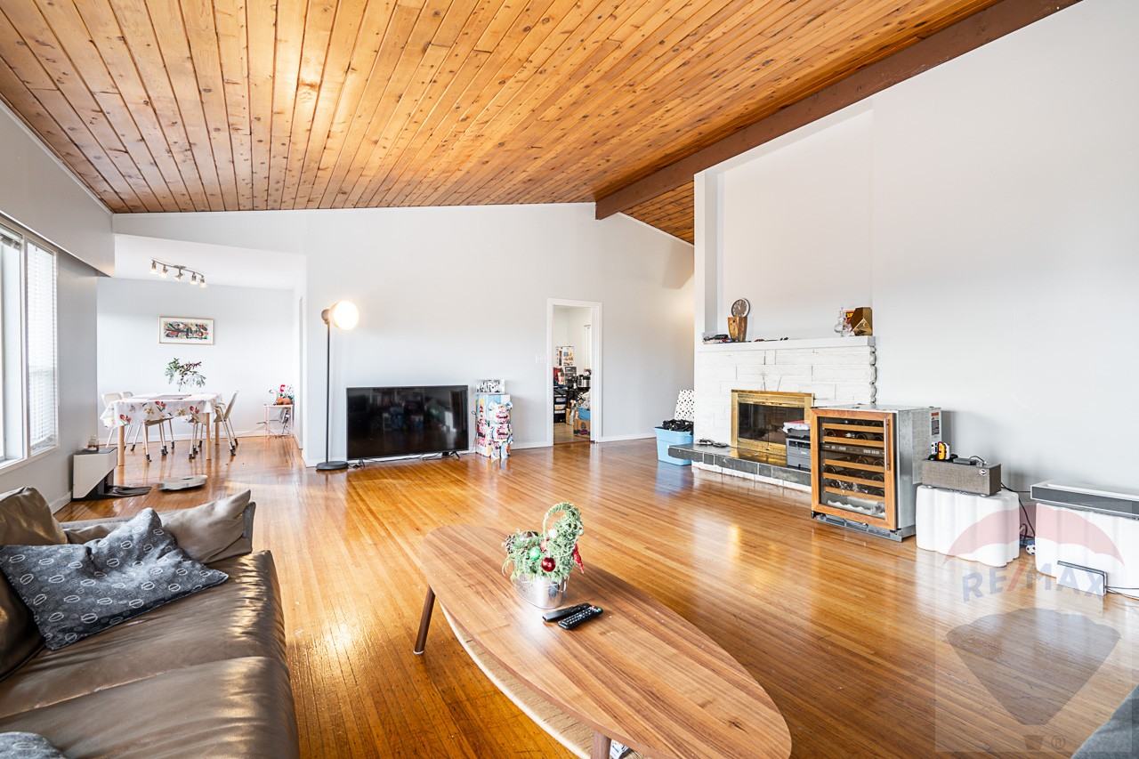 93 Denman Court #Main - Photo 4 of 31