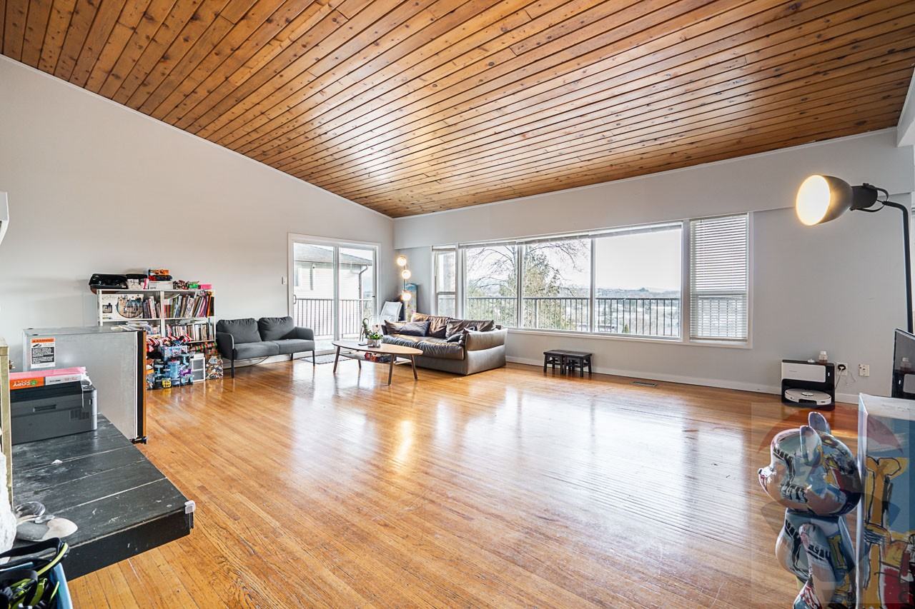 93 Denman Court #Main - Photo 3 of 31