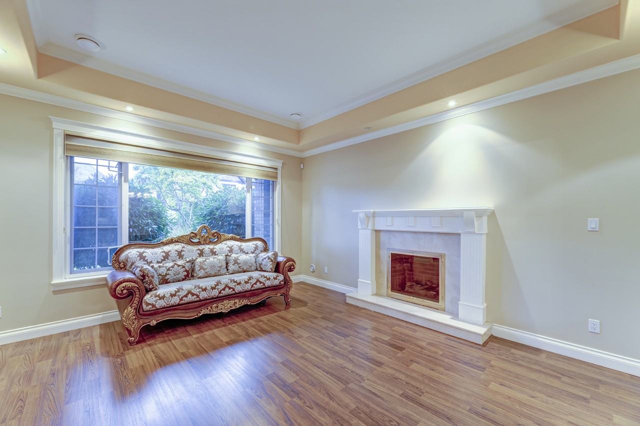 7988 Sunnyholme Crescent - Photo 2 of 34