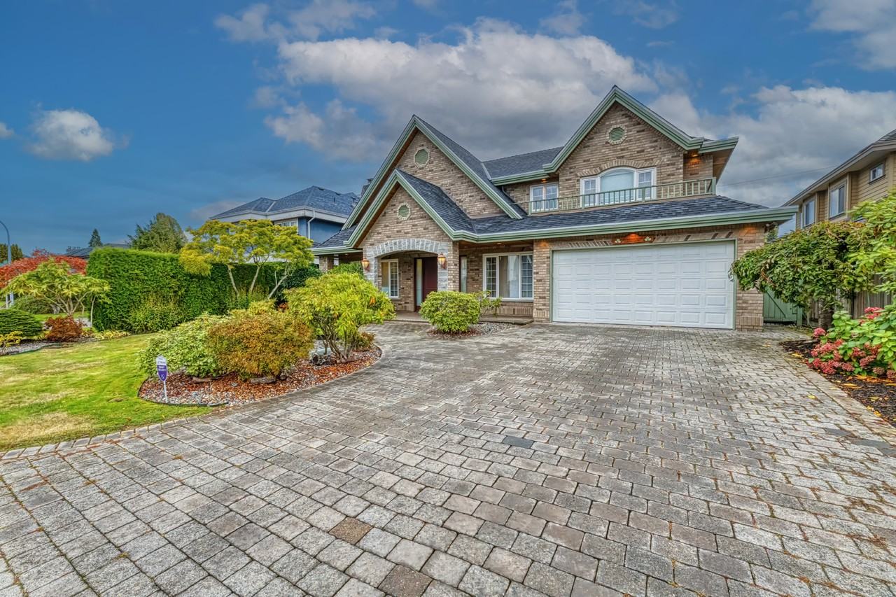 7988 Sunnyholme Crescent - Photo 3 of 34