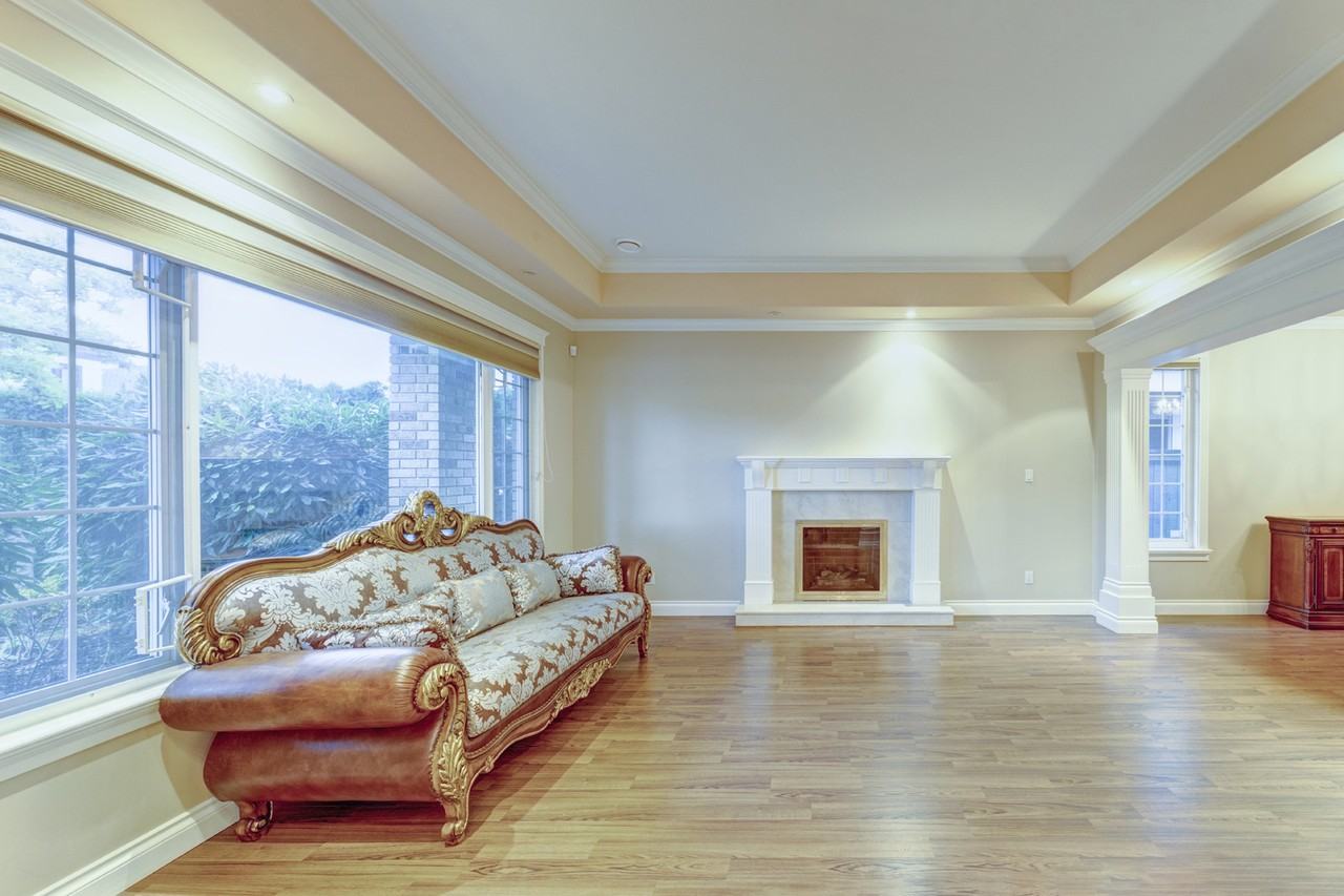 7988 Sunnyholme Crescent - Photo 4 of 34