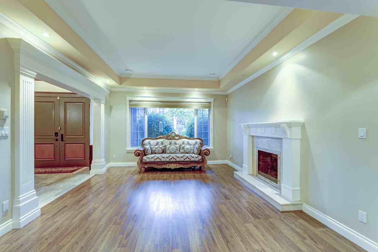 7988 Sunnyholme Crescent - Photo 5 of 34