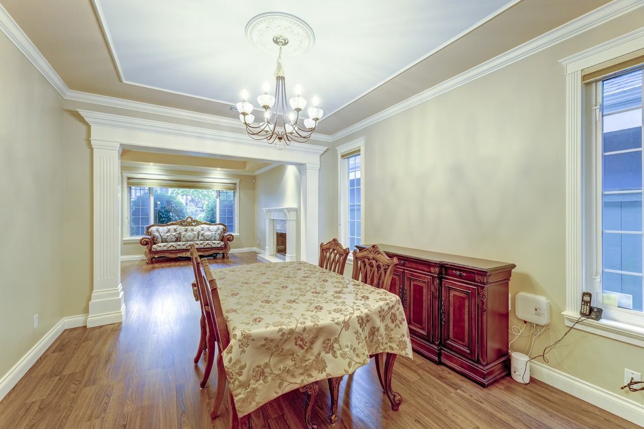 7988 Sunnyholme Crescent - Photo 7 of 34