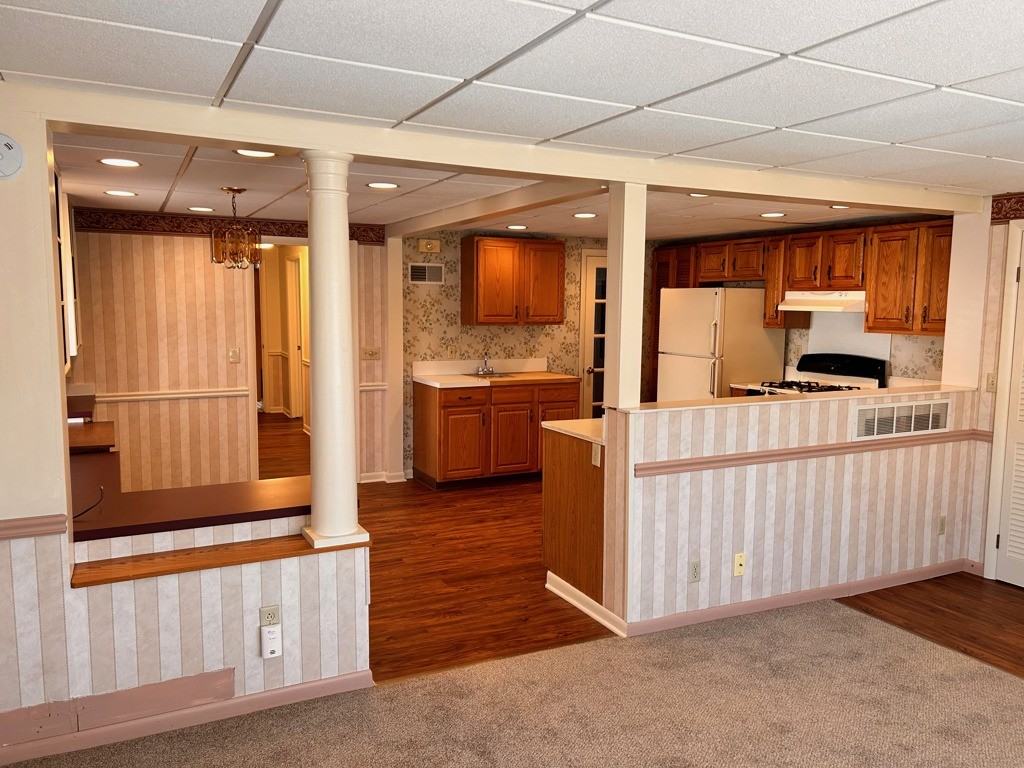 230 N 2nd St - Photo 3 of 12