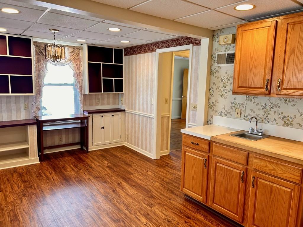 230 N 2nd St - Photo 4 of 12