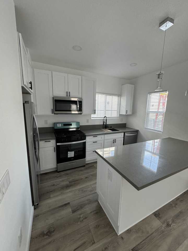 614 S Van Ness Ave #2 - Photo 3 of 17