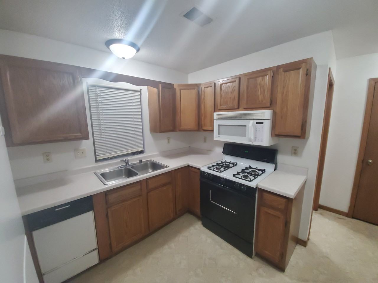 912 Logan St #912 - Photo 4 of 27