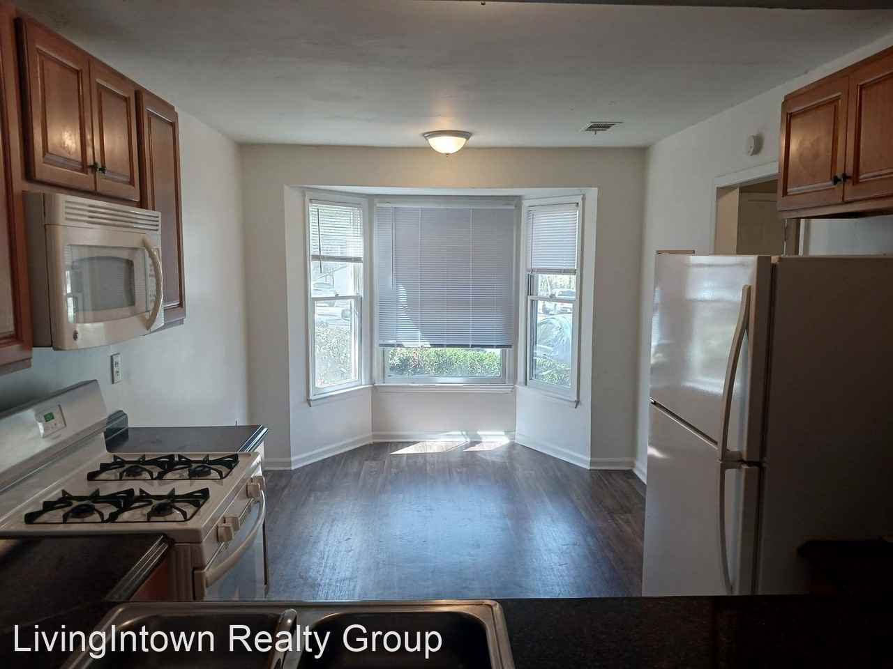 1485 Oakpointe Court - Photo 3 of 23