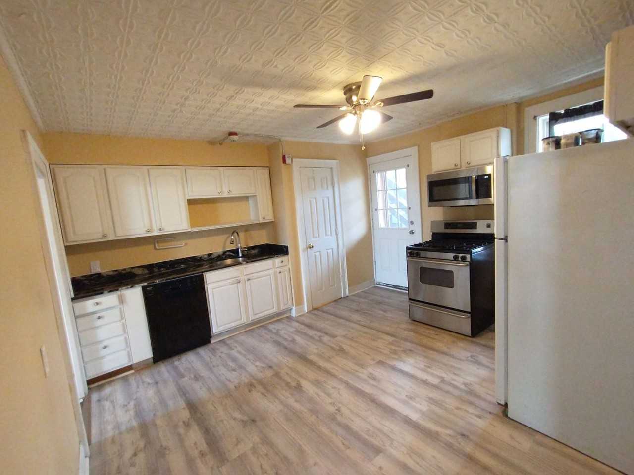 300 Hampden St - Photo 2 of 8