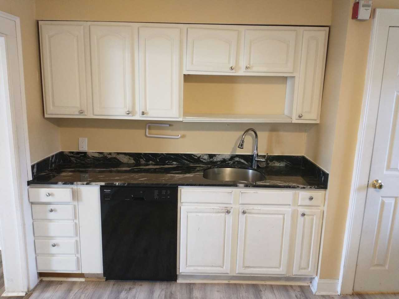 300 Hampden St - Photo 3 of 8