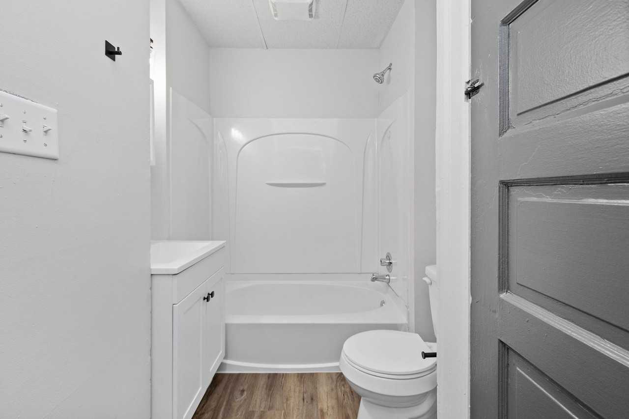 323 E 12th Ave - Photo 2 of 36