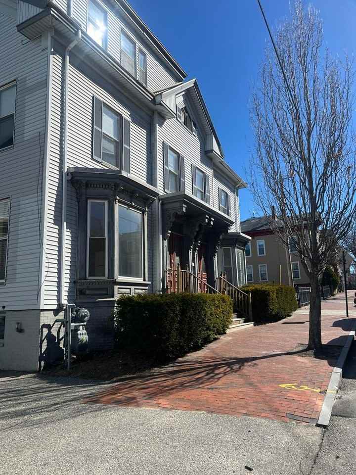 819 Congress St - Photo 2 of 11