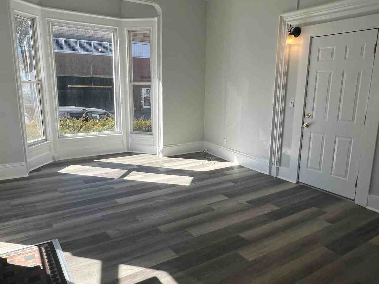 819 Congress St - Photo 3 of 11