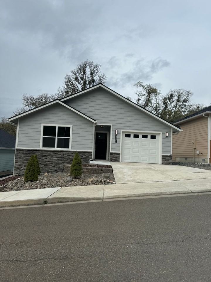 1750 Ne Alameda Ave - Photo 2 of 13