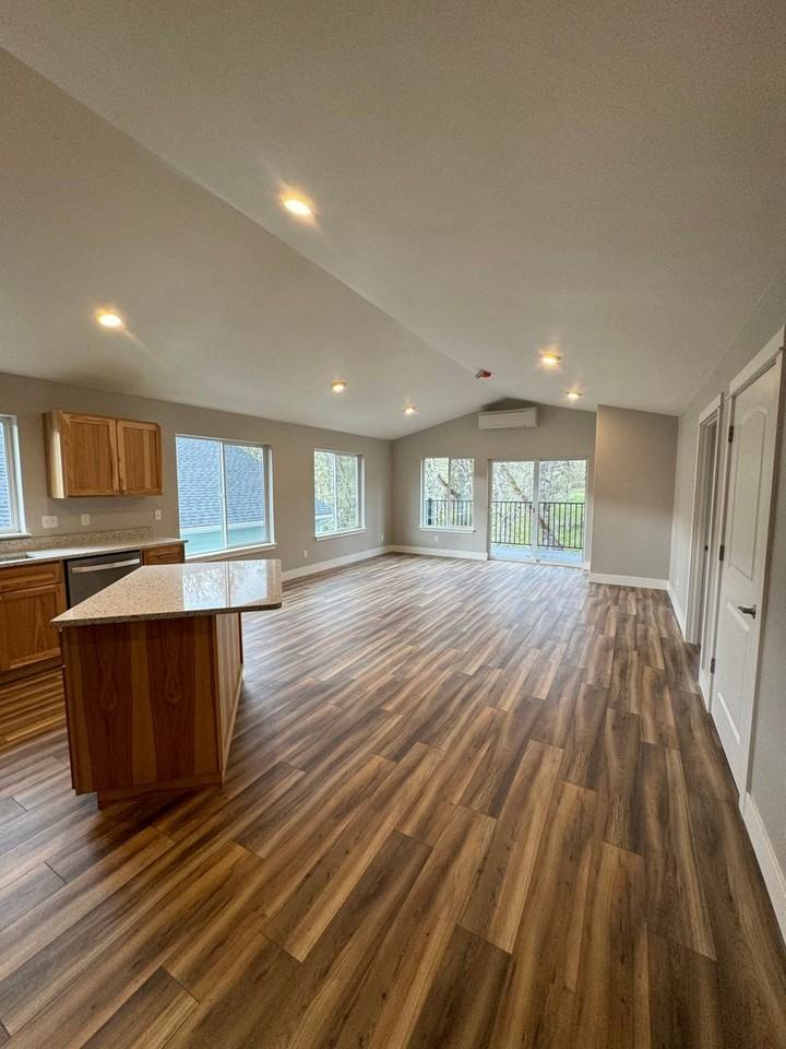 1750 Ne Alameda Ave - Photo 3 of 13