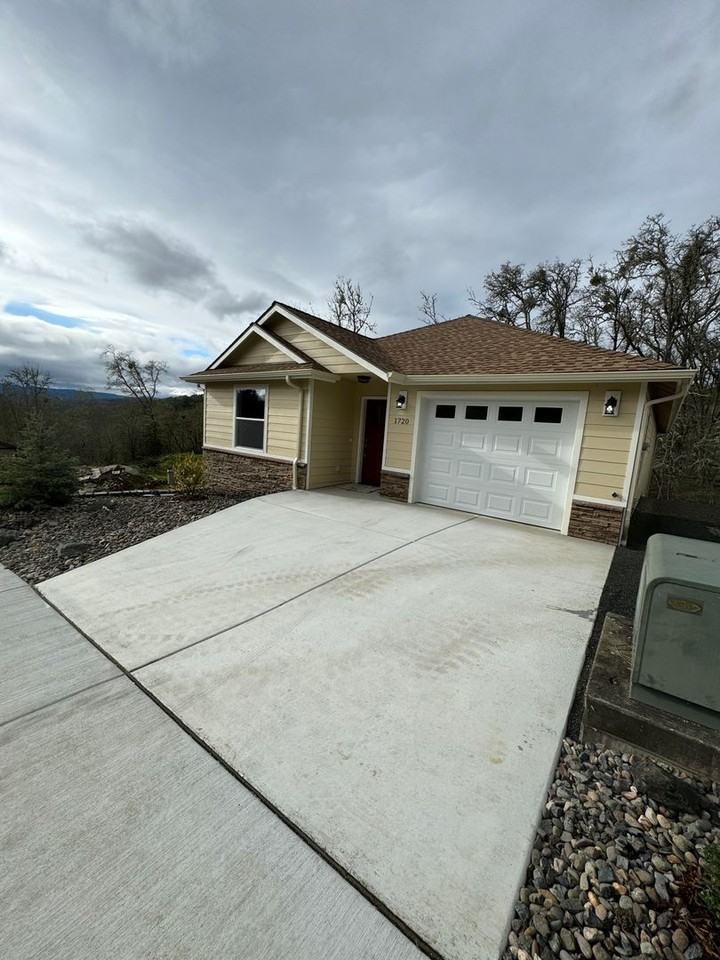 1720 Ne Alameda Ave - Photo 2 of 18
