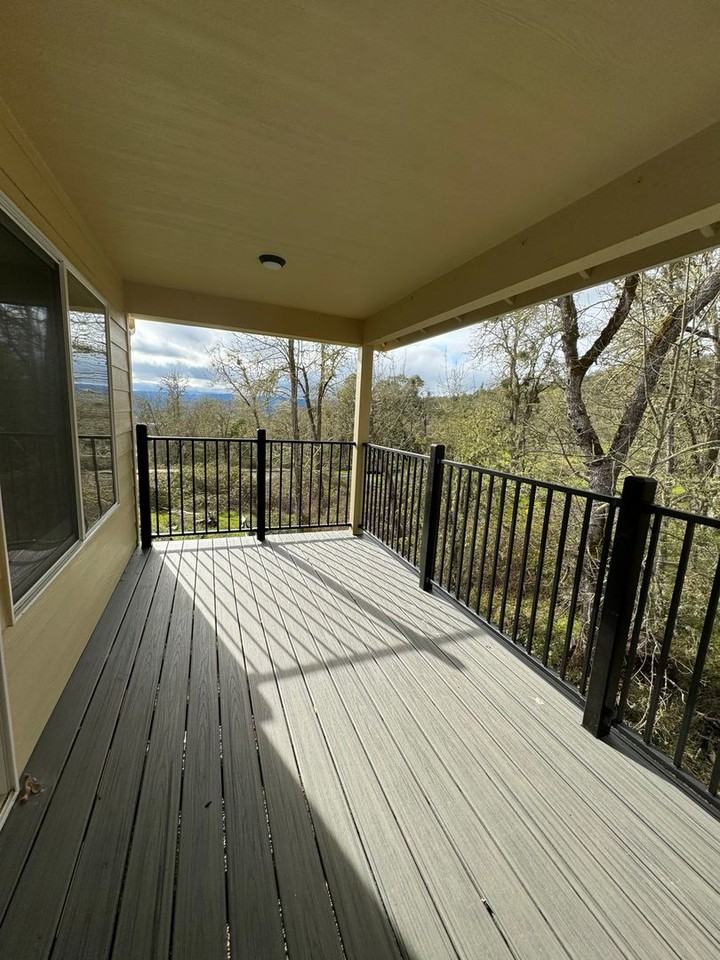 1720 Ne Alameda Ave - Photo 5 of 18