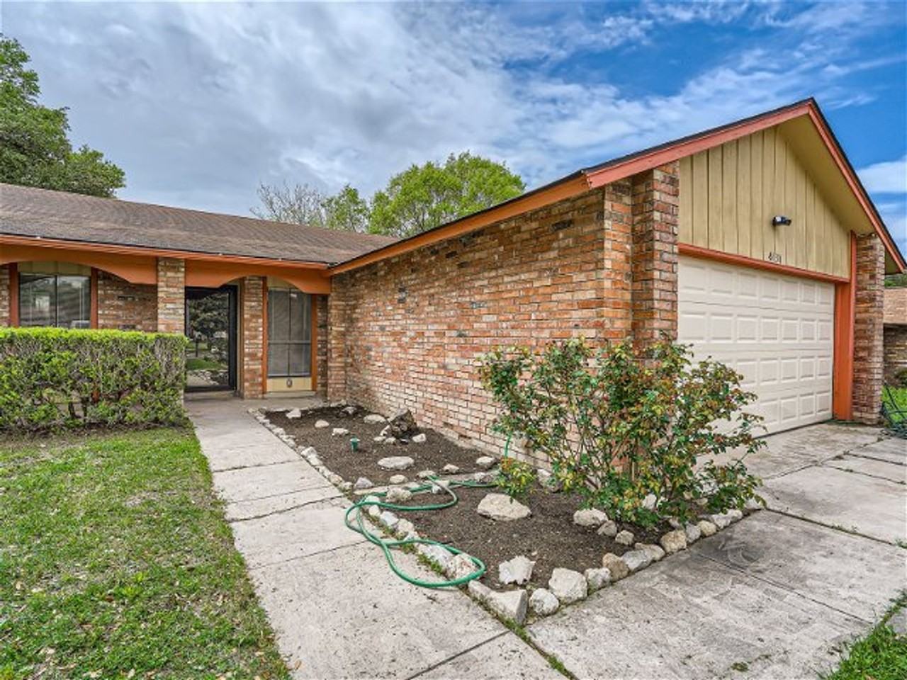 4430 Grantilly St - Photo 3 of 28