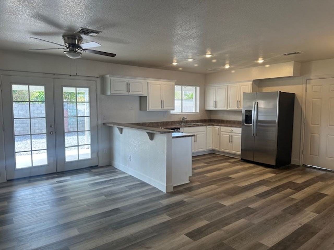 1133 W Gary St - Photo 2 of 37