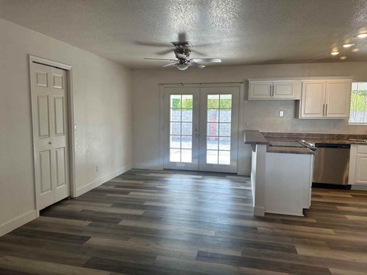 1133 W Gary St - Photo 3 of 37