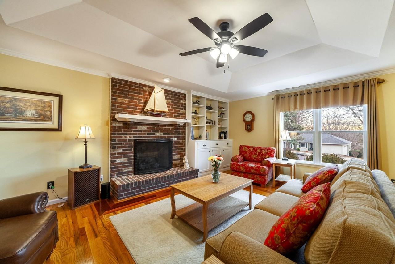 2513 Hillshire Dr - Photo 2 of 28