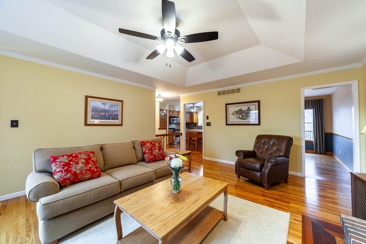 2513 Hillshire Dr - Photo 3 of 28