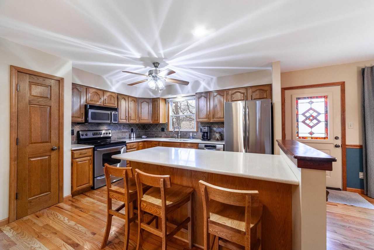 2513 Hillshire Dr - Photo 4 of 28