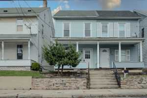 featured image of 208 Chestnut St