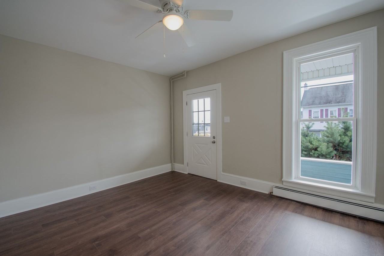 208 Chestnut St - Photo 2 of 17