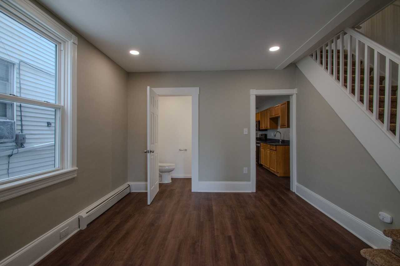 208 Chestnut St - Photo 4 of 17