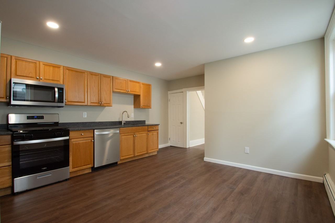 208 Chestnut St - Photo 5 of 17