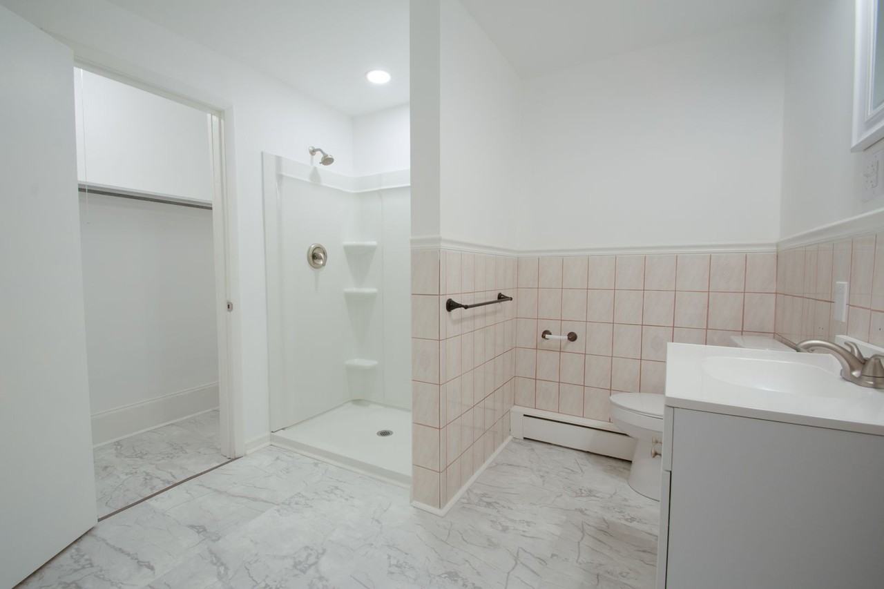 208 Chestnut St - Photo 7 of 17