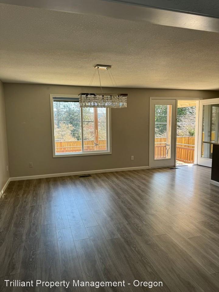 1824 Sw Spence Ave - Photo 3 of 29