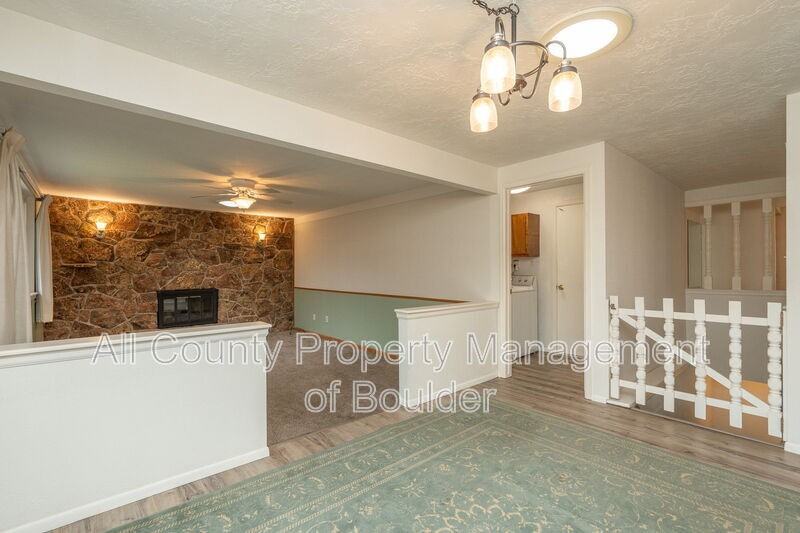2336 Smith Ct - Photo 6 of 19