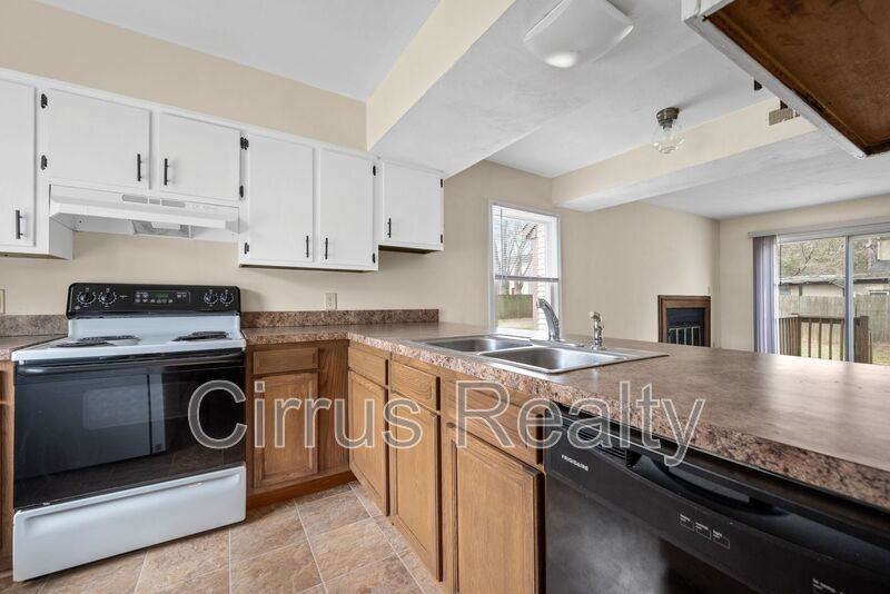 317 49th St - Photo 6 of 18