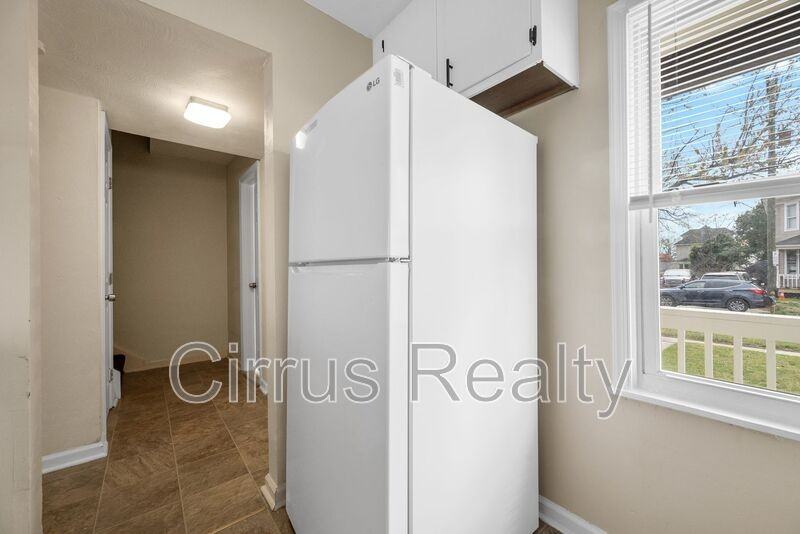 317 49th St - Photo 7 of 18