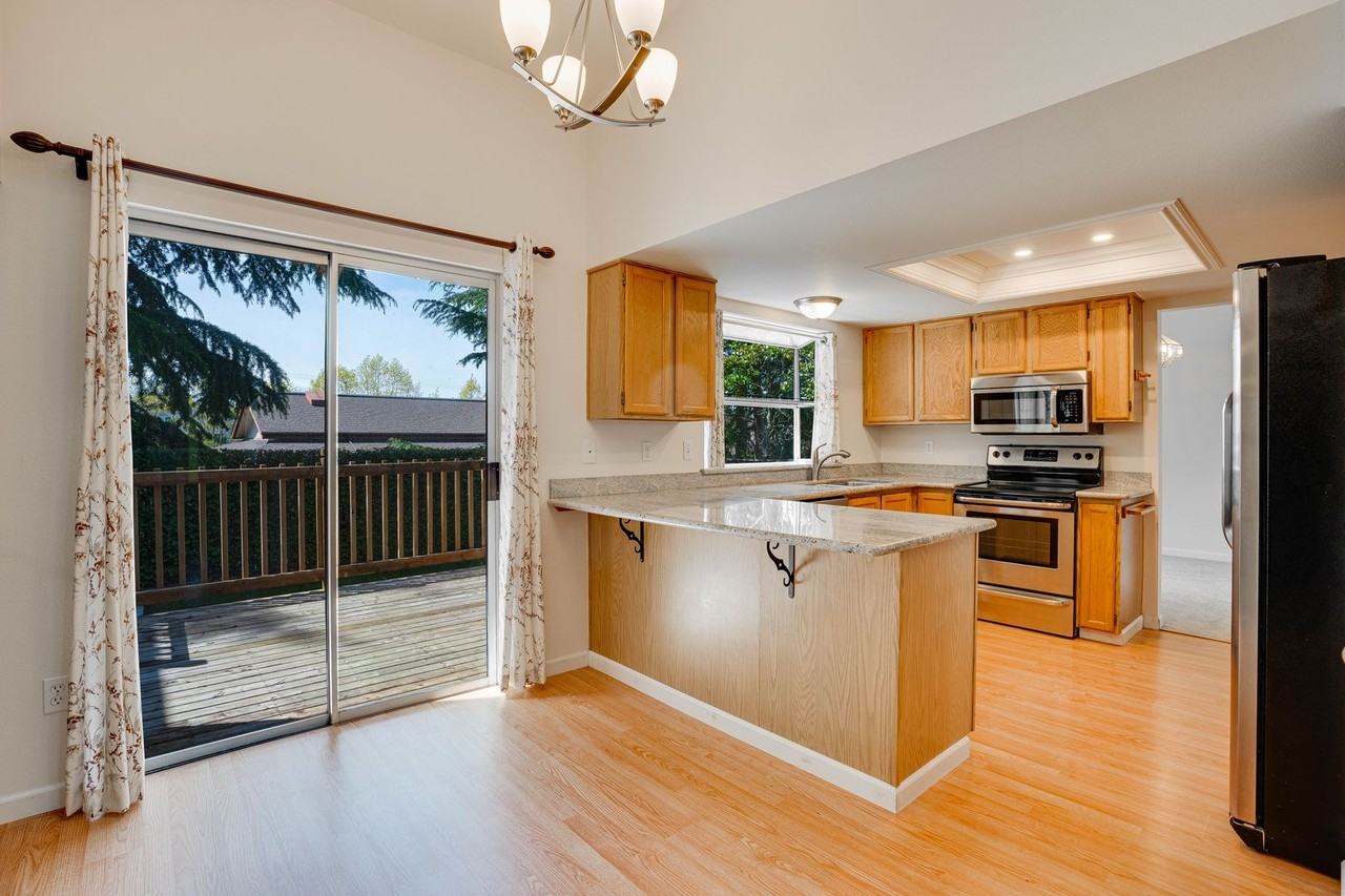 12526 Ne 166th St - Photo 3 of 39