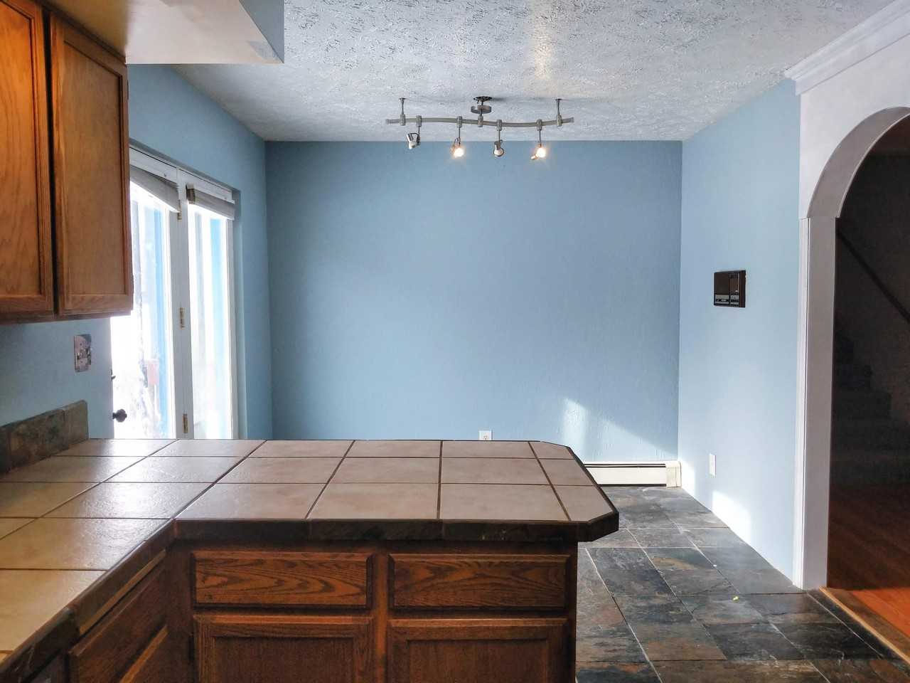 1235 Airline Dr #G - Photo 3 of 20