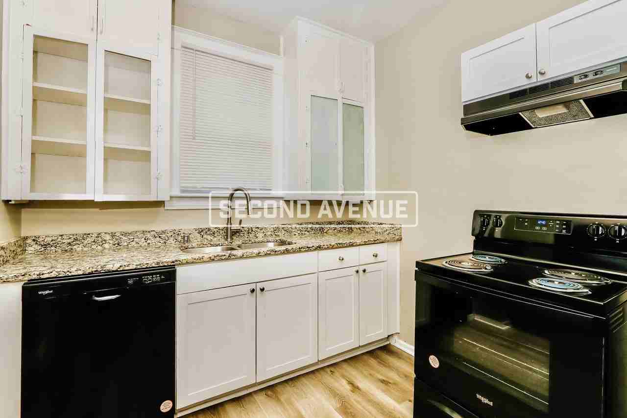 2122 W Hill St - Photo 2 of 18