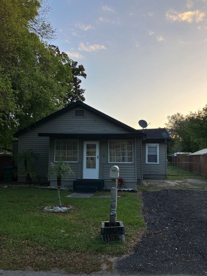 1151 Bender Ave - Photo 2 of 12