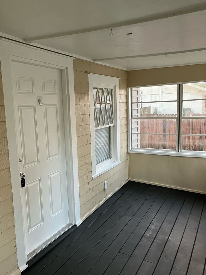 1151 Bender Ave - Photo 3 of 12