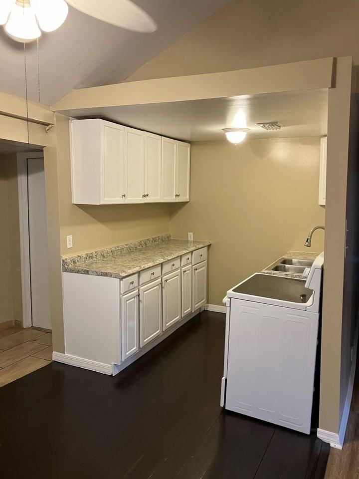 1151 Bender Ave - Photo 4 of 12