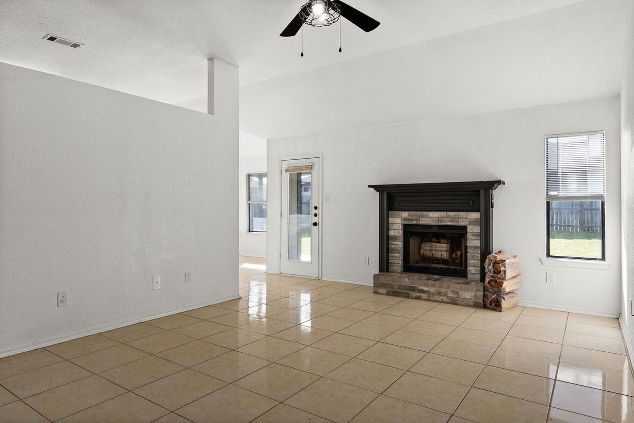 4803 Topsey Dr - Photo 2 of 15